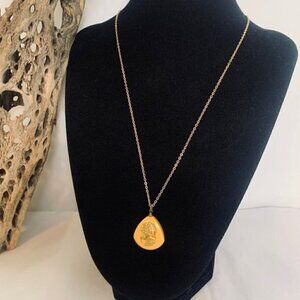 Vintage 40s Bakelite Gold Tone Cameo Necklace